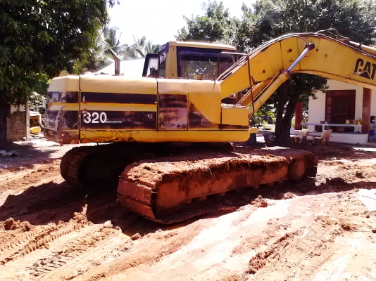 ขายครับ แม็คโค CAT 320 รุ่น 1 เอกสาร เล่มทะเบียน พร้อมใช้ครับ