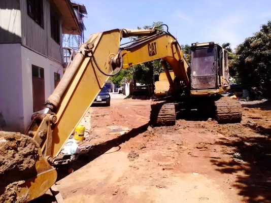 ขายครับ แม็คโค CAT 320 รุ่น 1 เอกสาร เล่มทะเบียน พร้อมใช้ครับ