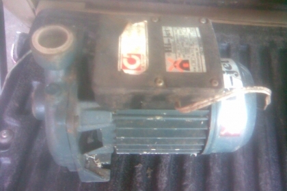 ปั้มน้ำสวยๆครับตัวนี้เดิมๆพร้อมใช้ครับ  ขนาดครึ่งแรงครับ  1  นิ้วครับราคานี้คุ้มมากครับ