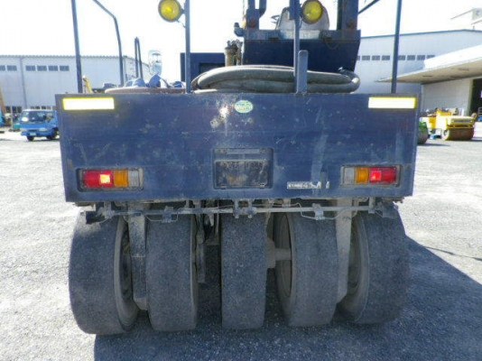 รถบดล้อยาง 9ล้อ SAKAI รุ่น TS200