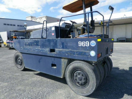 รถบดล้อยาง 9ล้อ SAKAI รุ่น TS200