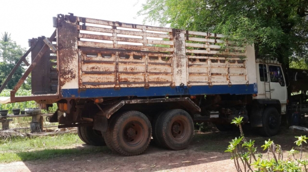 ขายสิบล้อ FN 527  MA  เครือง terbo เกียร์ลายช่วงล่างเบรคใหญ่ รถสภาพพร้อมใช้งาน มีแอร์ 0811838154