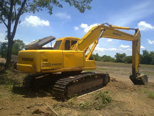 รถขุด Komatsu PC200-6