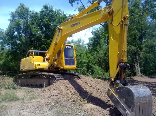 รถขุด Komatsu PC200-6
