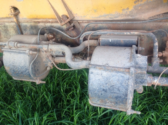 HINO KL 340 - 145 HP EC100 รถหกล้อใหญ่บรรทุกถังน้ำ รถสภาพดีพร้อมใช้งานครับ ภายในห้องเก๋งคอนโซลครบ เครื่องแรงดี ช่วงล่างคัชซีไม่มีบวม ถังบรรจุน้ำ 6,000 ลิตรมีอุปกรณ์ครบวาวล์เปิดปิดน้ำใช้การได้ดีครับ เอกสารเล่มทะเบียนชุดโอนครบพร้อม ราคาต่อรองได้ครับ