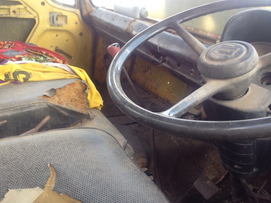 HINO KL 340 - 145 HP EC100 รถหกล้อใหญ่บรรทุกถังน้ำ รถสภาพดีพร้อมใช้งานครับ ภายในห้องเก๋งคอนโซลครบ เครื่องแรงดี ช่วงล่างคัชซีไม่มีบวม ถังบรรจุน้ำ 6,000 ลิตรมีอุปกรณ์ครบวาวล์เปิดปิดน้ำใช้การได้ดีครับ เอกสารเล่มทะเบียนชุดโอนครบพร้อม ราคาต่อรองได้ครับ