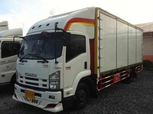 ISUZU FRR 210 แรง ปี 2011 ตู้บรรทุก 10 บาน