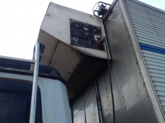 ขาย10ล้อตู้เย็น320แรงp11เพลาเดียว