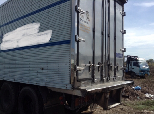 ขาย10ล้อตู้เย็น320แรงp11เพลาเดียว