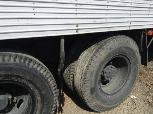 ขาย10ล้อตู้เย็น320แรงp11เพลาเดียว