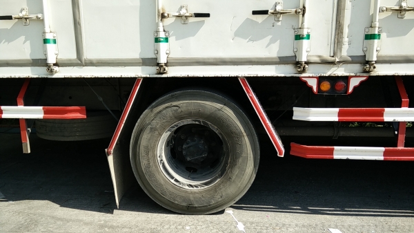 ขายรถบรรทุก ISUZU TFR240 6 ล้อ ตู้10บานสภาพใหม่