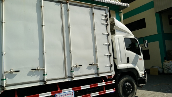 ขายรถบรรทุก ISUZU TFR240 6 ล้อ ตู้10บานสภาพใหม่