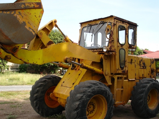ขายรถตัก Komatsu 510 ; รถเก่าญี่ปุ่น 100\%;  สภาพสวยพร้อมใช้งานได้ทันที สนใจติดต่อ 081-9485494