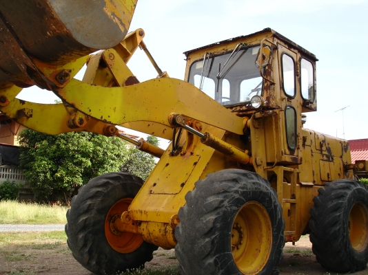 ขายรถตัก Komatsu 510 ; รถเก่าญี่ปุ่น 100\%;  สภาพสวยพร้อมใช้งานได้ทันที สนใจติดต่อ 081-9485494