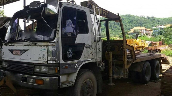 รถฮีโน่  10 ล้อ  FM226 /  220 แรงม้า.  สนใจติดต่อ 081 - 6079515