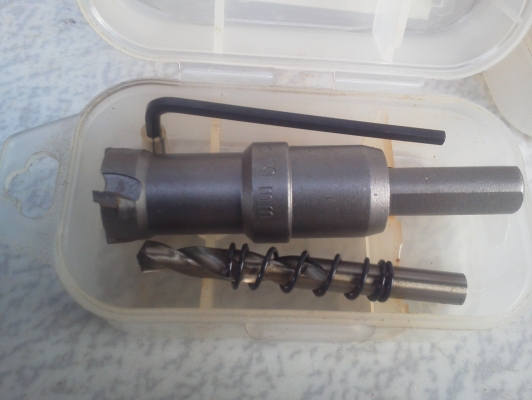 เครื่องมือเจาะคว้านรูสามารถใช้กับสแตยเลส ยี่ห้อ SUPER SHARP ( Hole Saw ) ขนาดเส้นผ่าศูนย์กลาง 19 มม.ส่วนห้วติดคาร์ไบด์