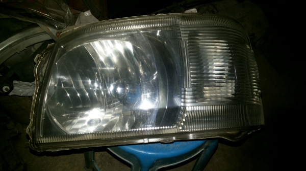 ไฟหน้ารถตู้คอมพิวเติอรปี09กับกระจังหน้ากระจกมองข้าง