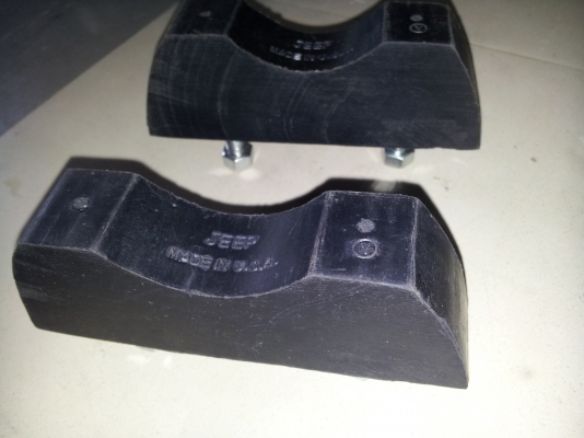 ขายยางรองแท่นกระจกของใหม่   U.S.A.  มี1 คู่เท่านั้น ตัวล็อคฝากระโปรง แท้กองทัพ