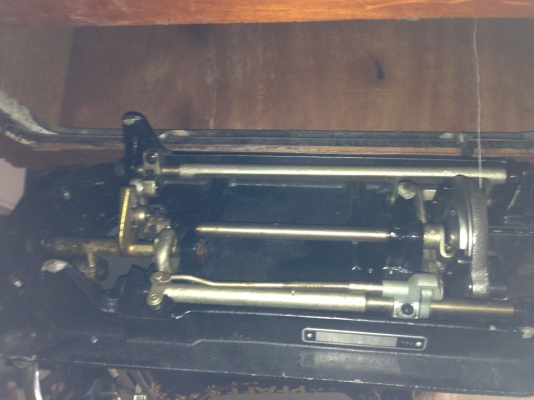 Pfaff50 จักรเย็บผ้าโบราณที่สวยงาม และยังใช้งานได้เยี่ยม พร้อมโต๊ะและมอเตอร์ Pfaff50 จักรเย็บผ้าโบราณที่สวยงาม และยังใช้งานได้เยี่ยม พร้อมโต๊ะและมอเตอร์