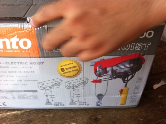 รอกสลิงไฟฟ้ายกของ KANTO รุ่นยกได้ 200 กก.สลิงยาว 12 ม. พร้อมใช้งานได้เลยมีปุมกดให้