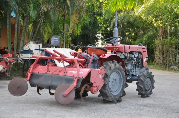 ขายรถไถSHIBURA 15แรง พร้อมโรตารี่หลัง เข้ารองอ้อยแจ่มเลย ขับ4ล้อ สภาพสวยเดิมญี่ปุ่นไม่เคยใช้งานในไทย 65,000 บาท