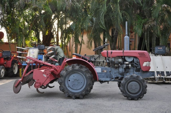 ขายรถไถSHIBURA 15แรง พร้อมโรตารี่หลัง เข้ารองอ้อยแจ่มเลย ขับ4ล้อ สภาพสวยเดิมญี่ปุ่นไม่เคยใช้งานในไทย 65,000 บาท