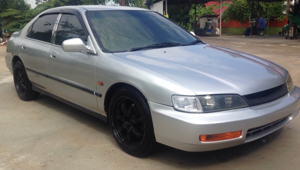 HONDA ACCORD VTi-L 2.2 MT VTEC ปี 40 รถสวยสปอร์ต เครื่องแรง ภายในหรูกว้างขวางนั่งสบาย CD MP3 พ.เพาเวอร์ ก.ไฟฟ้า ช่วงล่างล้อแม็กขอบ 17 อย่างสวยยางสภาพเหมือนใหม่ 90\% ทั้ง 4 เส้น ติดแก๊ส LPG ครบพร้อมใช้งาน เอกสารเล่มทะเบียนชุดโอนครบ ราคาต่อรองได้ครับ