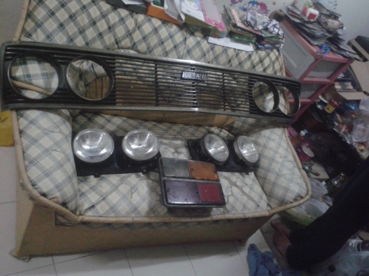 ขายไฟหน้า ไฟท้าย กระจังหน้า เฟียต132สเปเชยว