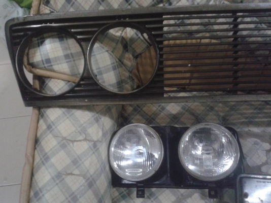 ขายไฟหน้า ไฟท้าย กระจังหน้า เฟียต132สเปเชยว ขายไฟหน้า ไฟท้าย กระจังหน้า เฟียต132สเปเชยว