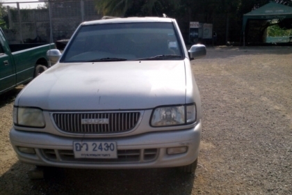 ขาย isuzu tripper 4 ประตู 9ที่นั่ง เครื่อง3000 เกียร์ธรรมดา