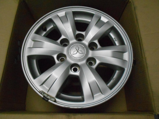 ขายล้อแม็ก มิตซูบิชิ ไตตั้น พลัส ขอบ 16 สภาพ พร้อมใช้ พร้อมน๊อตแท้ 1 ชุด/ใส่ฟรีคะ