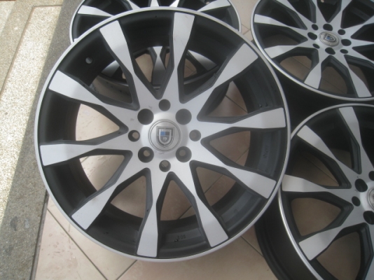 ขายล้อแม็กมือสอง Master 17"x7"et40 4รู100/114.3  สนใจติดต่อเล็กคลองสามครับ 081-3747940