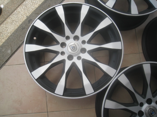 ขายล้อแม็กมือสอง Master 17"x7"et40 4รู100/114.3  สนใจติดต่อเล็กคลองสามครับ 081-3747940