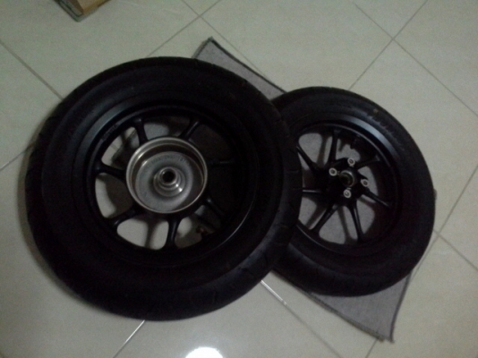 ล้อแม็ก Zoomer-x สภาพดีพร้อมใช้งาน
