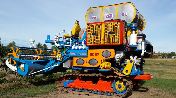 สภาพดี สีสวย ฟิทใหม่ทั้งคัน สภาพพร้อมใช้งาน 680,000บาท โทร 081-7638762 ไพทูลย์