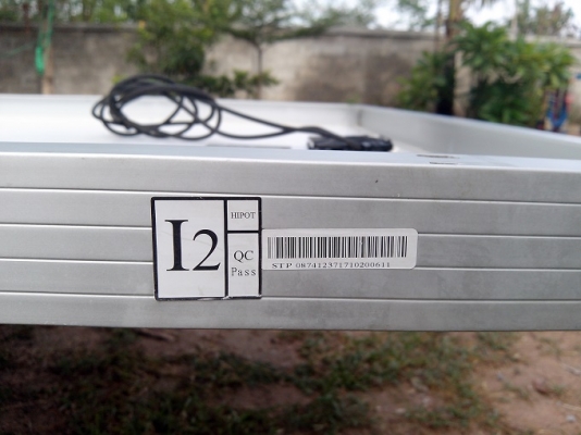 แผงโซล่าเซลล์ 285 วัตต์  สภาพดี ยังไม่เคยใช้งาน ถูกๆ เหลือ 1แผงแล้ว