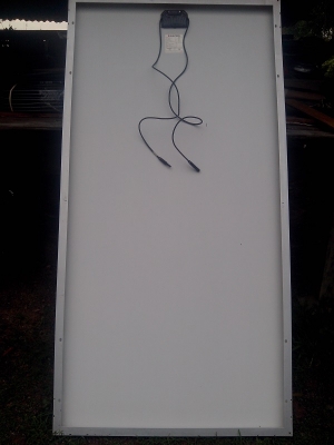 แผงโซล่าเซลล์ 285 วัตต์  สภาพดี ยังไม่เคยใช้งาน ถูกๆ เหลือ 1แผงแล้ว