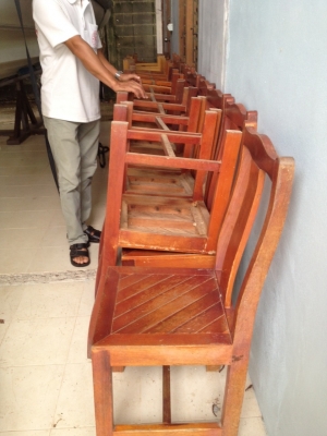 เก้าอี้โต๊ะชุดไม้มะค่า