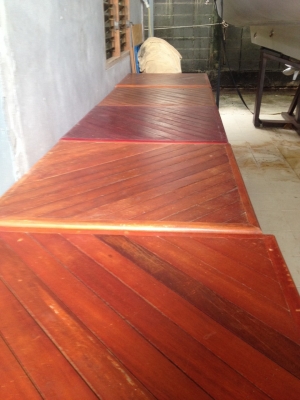 เก้าอี้โต๊ะชุดไม้มะค่า