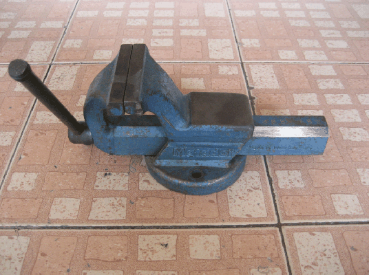 ขายปากกาจับชิ้นงานเหล็กเหนียว 4 นิ้ว Matador Made in West-Germany.