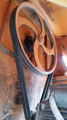 ถังเครื่องผสมปูนสนใจโทรสอบถามได้ครับสภาพพร้อมใช้งานครับถังใหญ่ ยก 4  คนไม่รอดครับ  มอเตอร์ไฟบ้านขนาด 3  แรงครับราคานี้คุ้มมากครับ  จักส่งได้ทั่วประเทศครับ