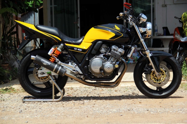 ขายCB400อินวอยสรรพสามิตแท้ๆเครื่องเงียบๆ เสียงท่อดุๆรูปเยอะมากๆราคา65000ต่อรองได้ครับ
