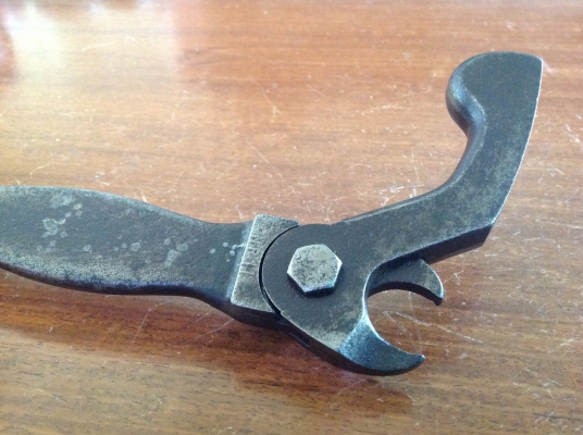 ขายเครื่องมือถอนตะปูโบราณ อายุร่วม 100 ปี