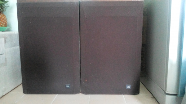 ขายตู้ลำโพง JBL เป็นตู้รุ่นเก่า ดอกซับประมาณ 8นิ้ว ขายตามสภาพใครสนใจโทรมาสอบถามเลยคราฟ