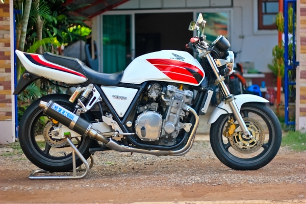 ขายCB1000ปี98อินวอยสรรพสามิตแท้ๆ เครื่องดีราคา93000ต่อรองได้ครับสวยๆ