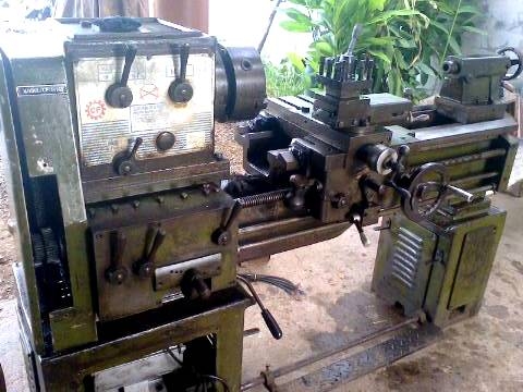 แท่นกลึง 3 เพลา เกียร์บล็อก 5 ฟุต ยี่ห้อชิงฟง ไต้หวัน 69,000