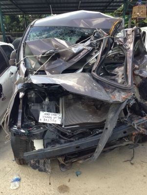 ขายซาก Hyundai H1 ปี2013 พร้อมเล่มโอนลอย ขายซาก Hyundai H1 ปี2013 พร้อมเล่มโอนลอย