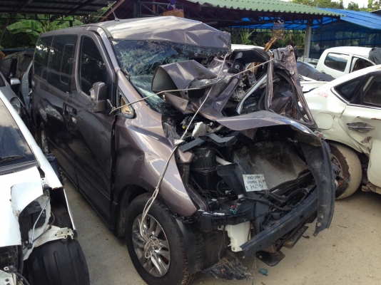 ขายซาก Hyundai H1 ปี2013 พร้อมเล่มโอนลอย ขายซาก Hyundai H1 ปี2013 พร้อมเล่มโอนลอย