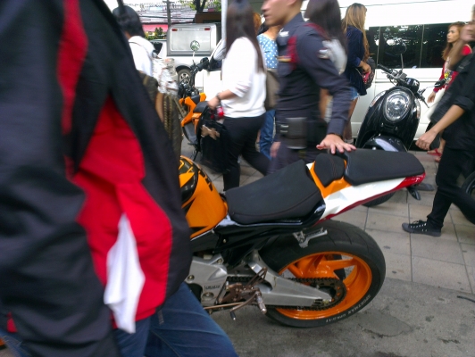 ขาย cbr400 ปี92 ทะเบียนแท้ โอนขนส่ง ลดเหลือ85000 ((อัพรูปเข้าดูเลย))