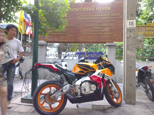 ขาย cbr400 ปี92 ทะเบียนแท้ โอนขนส่ง ลดเหลือ85000 ((อัพรูปเข้าดูเลย))